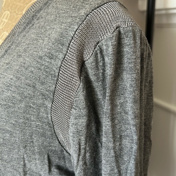 EUC Banana Republic V-Neck Pullover Sweater - Picture 4 of 8